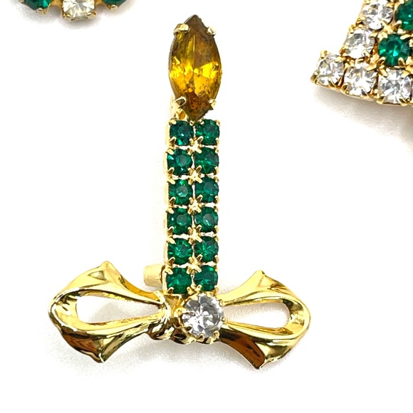 Vintage Unsigned Christmas Bell Candle Dainty Wreath Pins Brooches Lot of 3 - Picture 3 of 6